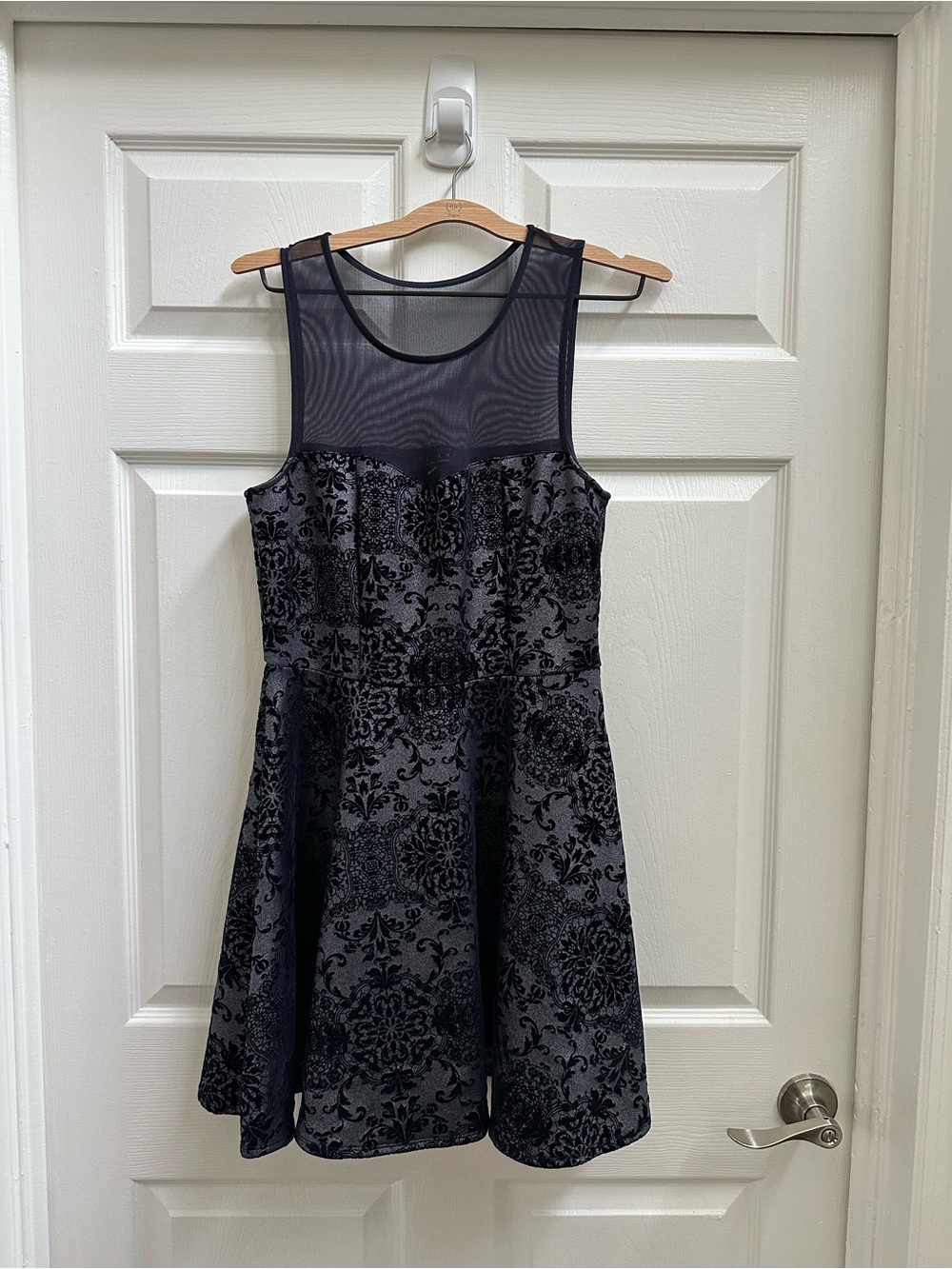 Trixxi Black Velvet Damask Mesh Yoke Mini Dress burn out Sz l